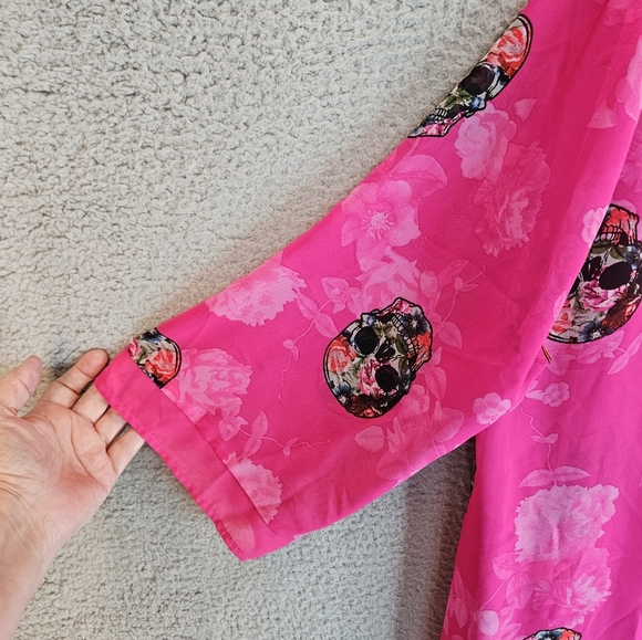 Torrid Womens Kimono Sz 00=M 10 Pink With Flowered Skulls Open Front Hi Lo hem - Picture 12 of 12
